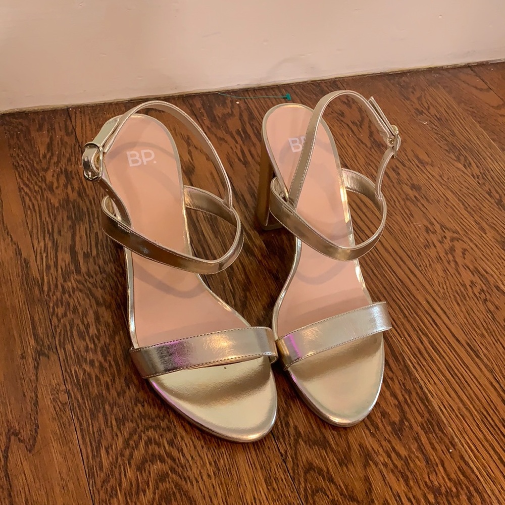 Gold High heels